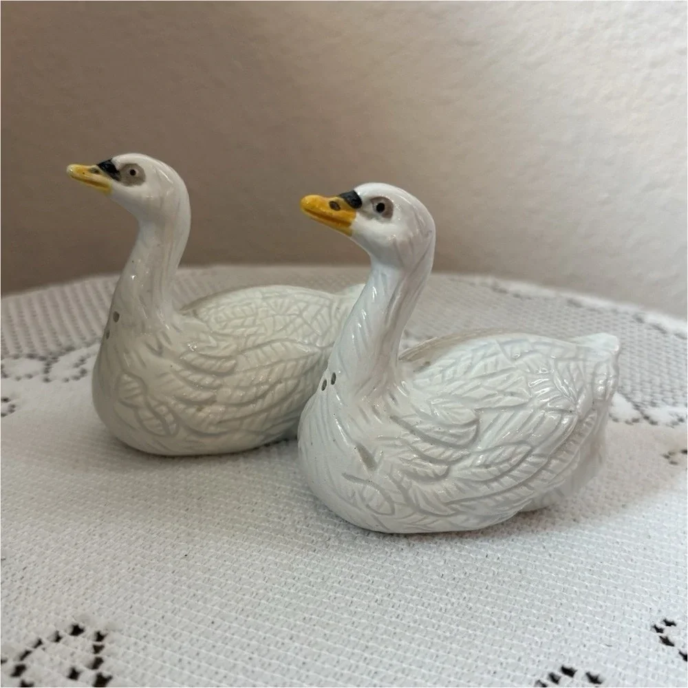 Ceramic Swan Salt & Pepper Shakers Set White with Yellow Beaks Animal Shape